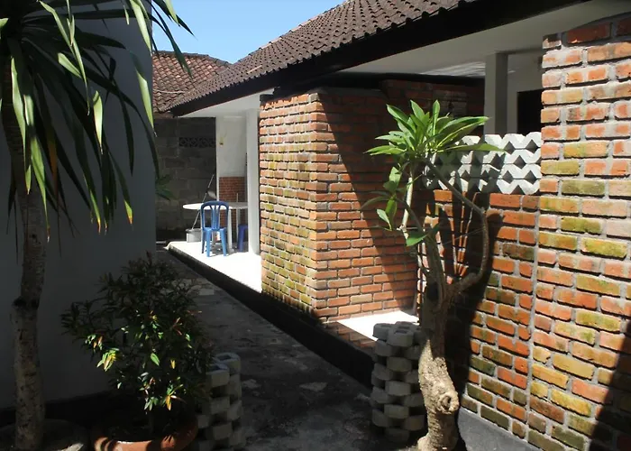 Pondok Putra Dhadi Pensión *